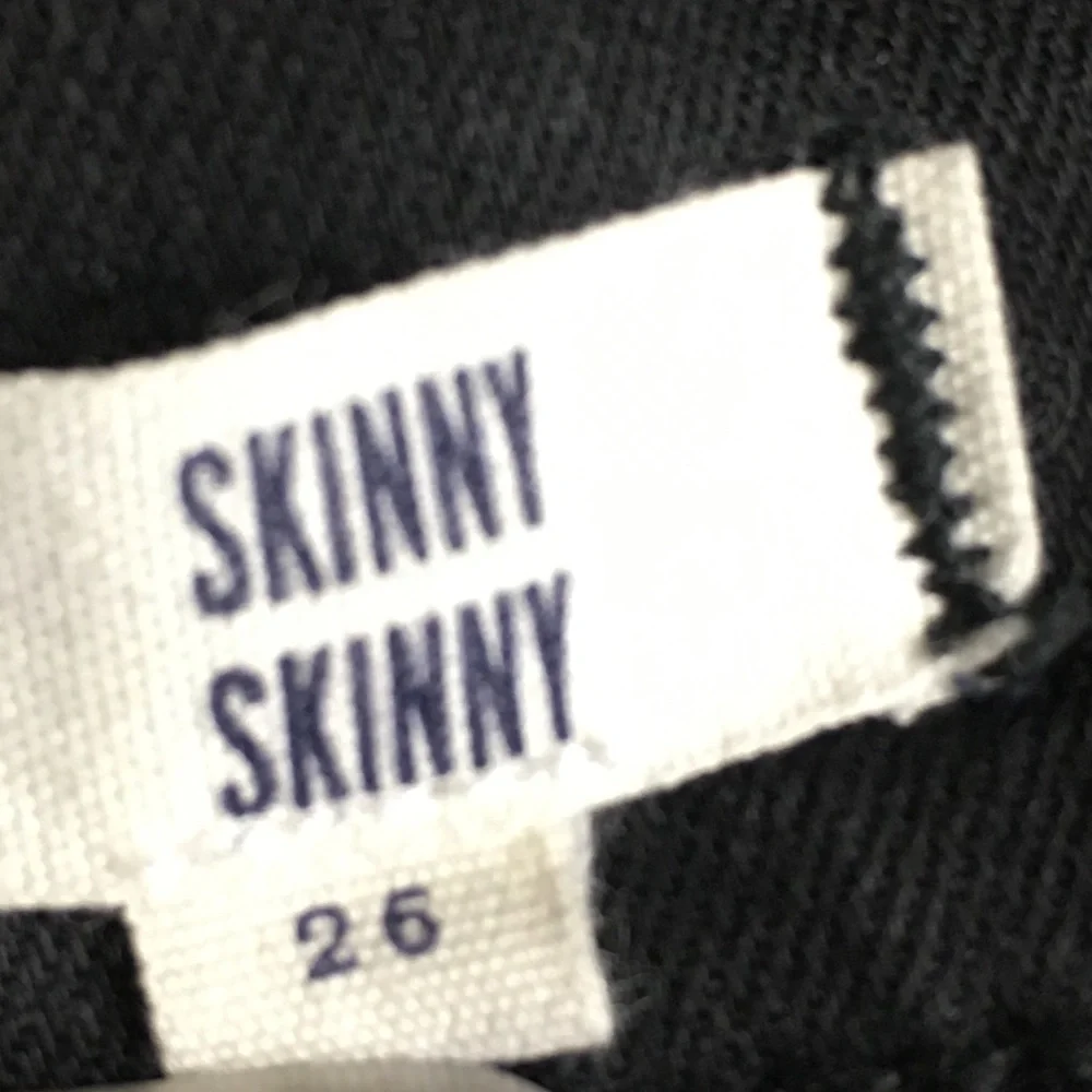 Madewell 8” Skinny‎ Black Jeans Rip Knee Raw Hem 26